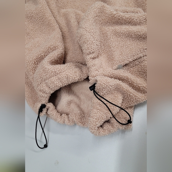 Standard Cloth faux Sherpa hoodie - Picture 13 of 14